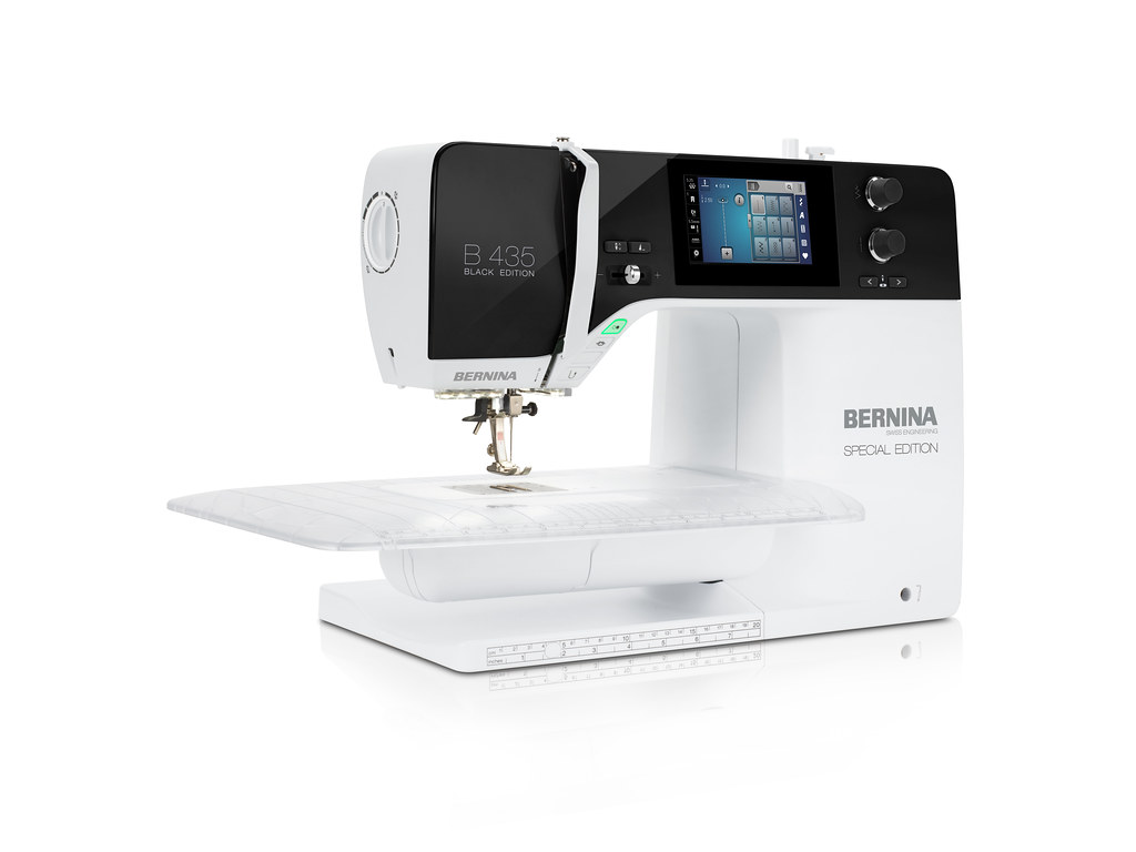 Товар с инструкцией Швейная машина BERNINA 435 Black Edition