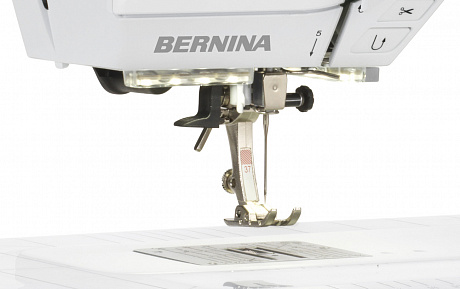 Швейная машина Bernina 475QE