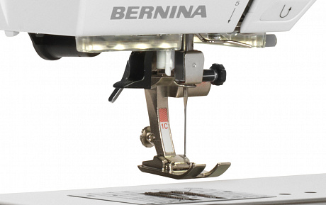 Швейно-вышивальная машина Bernina 540