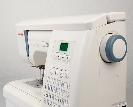 Швейная машина JANOME QC 2325 (уценка)