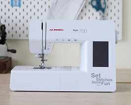 картинка Швейная машина Aurora Style 700 (уценка) магазин sewclub являющийся официальным дистрибьютором в России 