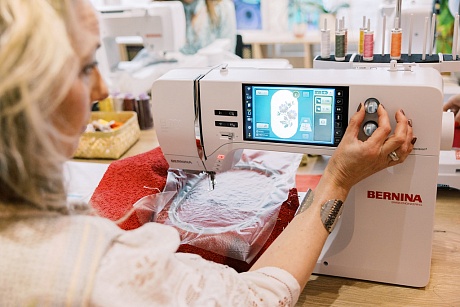 Швейно-вышивальная машина Bernina 735 PRO